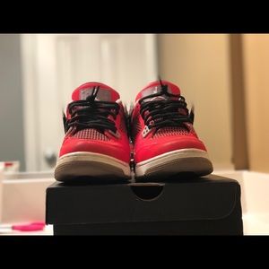 Jordan 4 bravo
